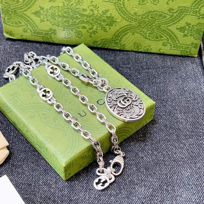 G*u*i necklaces